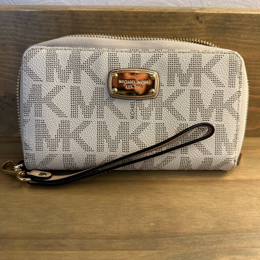 Michael Kors wristlet